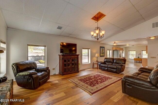 Building Photo - 502 Western Ave