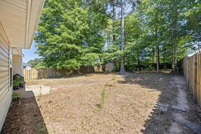 Building Photo - 2056 Sylvan Lake Dr