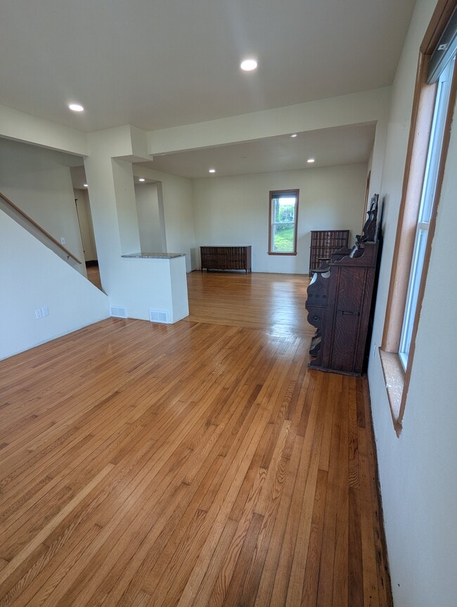 Building Photo - 10326 Brattlie Rd