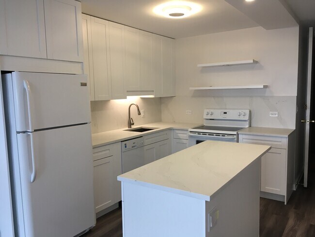 Building Photo - 1660 N La Salle Dr