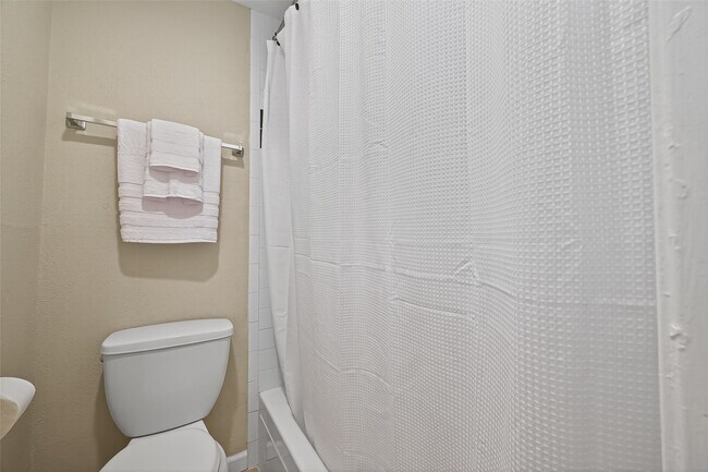Building Photo - 4064 Belle Park Dr