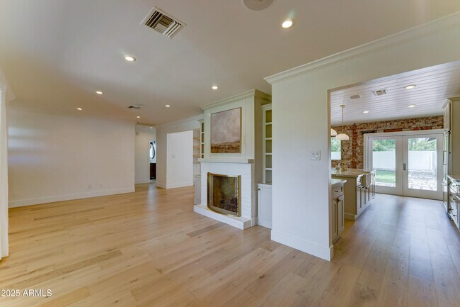 Building Photo - 4331 E Avalon Dr