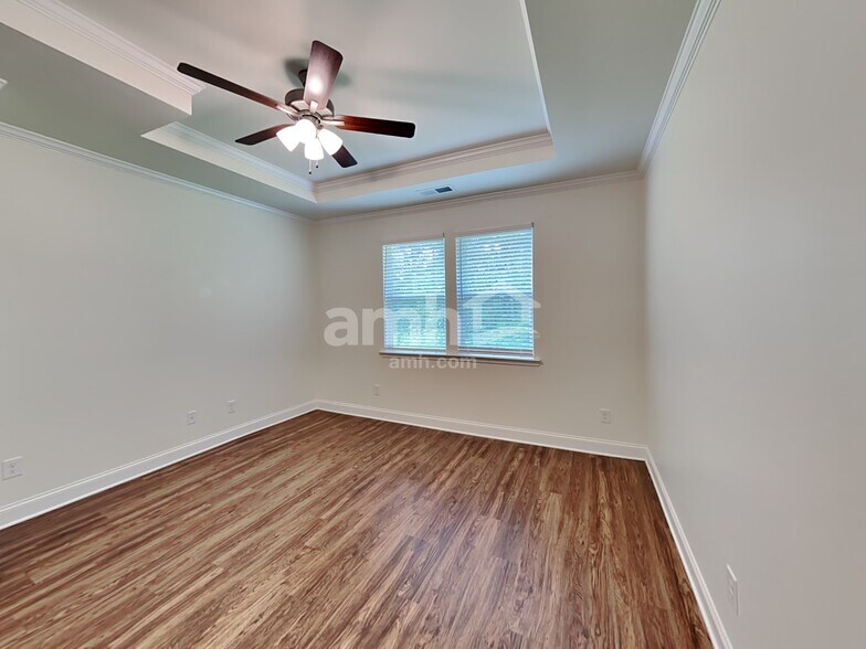 Building Photo - 586 Slew Dr