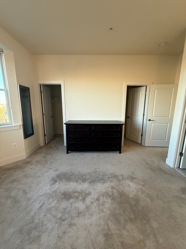 Building Photo - 3109 Elm Ave