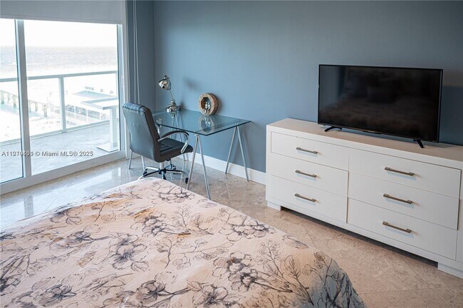 Building Photo - 16699 Collins Ave