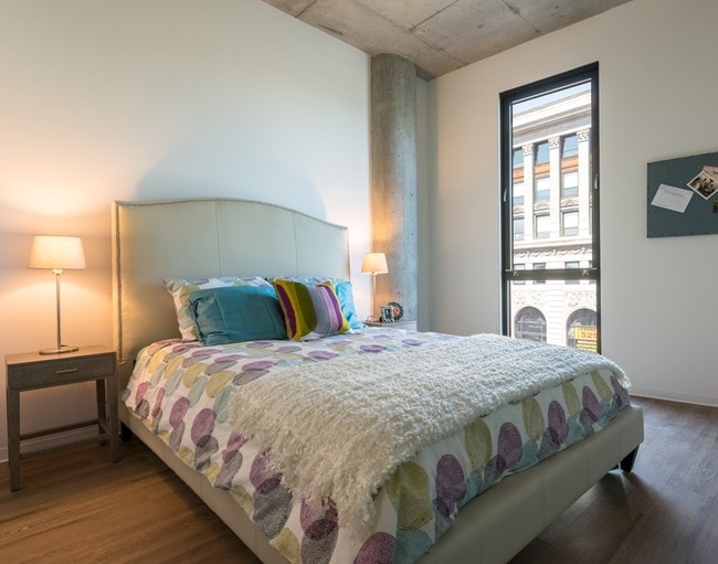 Bedroom - 1611 W Division