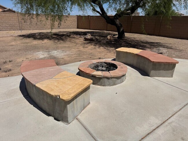 Building Photo - Beautiful Home for Rent in El Mirage!