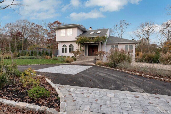 Building Photo - 35 Bay Ave W