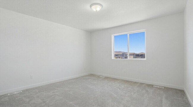 Building Photo - 154 E Parade Ave