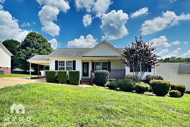 Building Photo - 608 Helms Dr