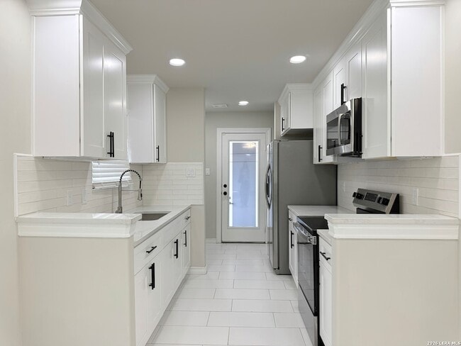 Building Photo - 730 Groff Ave