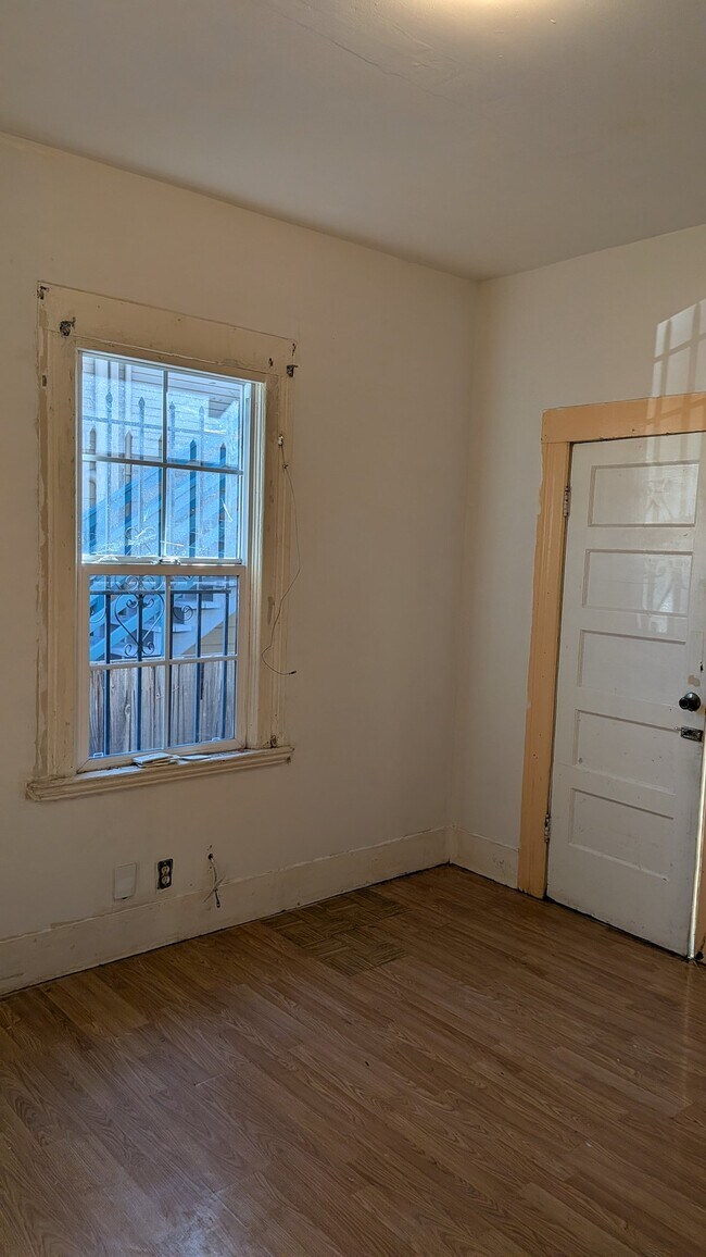 Building Photo - 1708 41st Ave