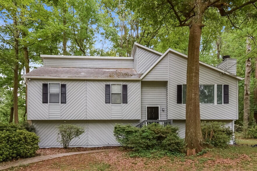 Primary Photo - 170 Hyde Park Ct