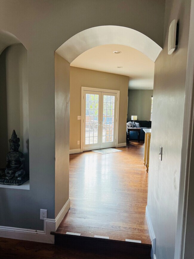 Building Photo - 3209 W Fairview Pl