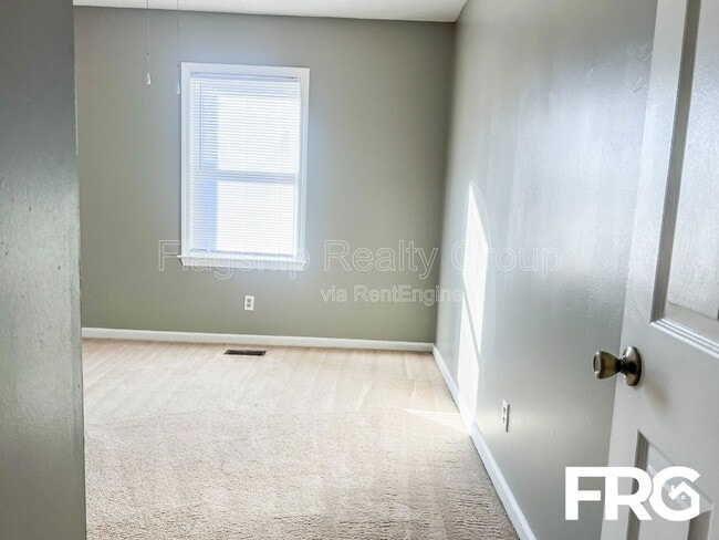 Building Photo - 100 Kristin Dr