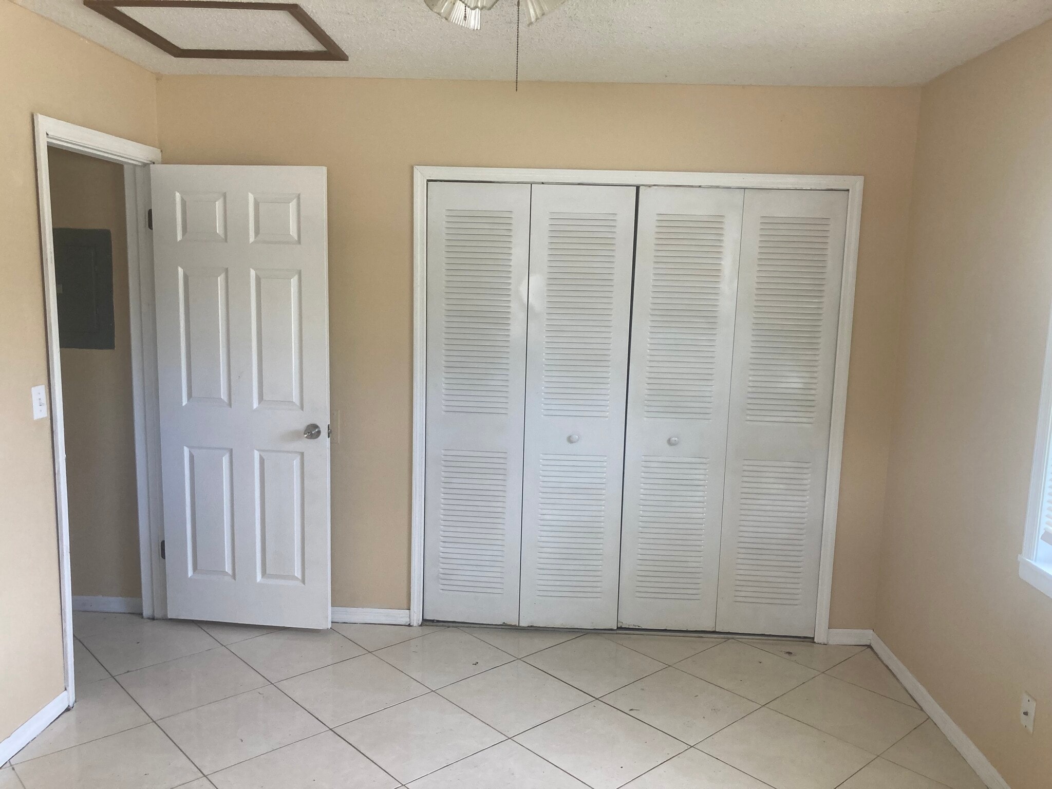 Building Photo - 528 Grapefruit Ave