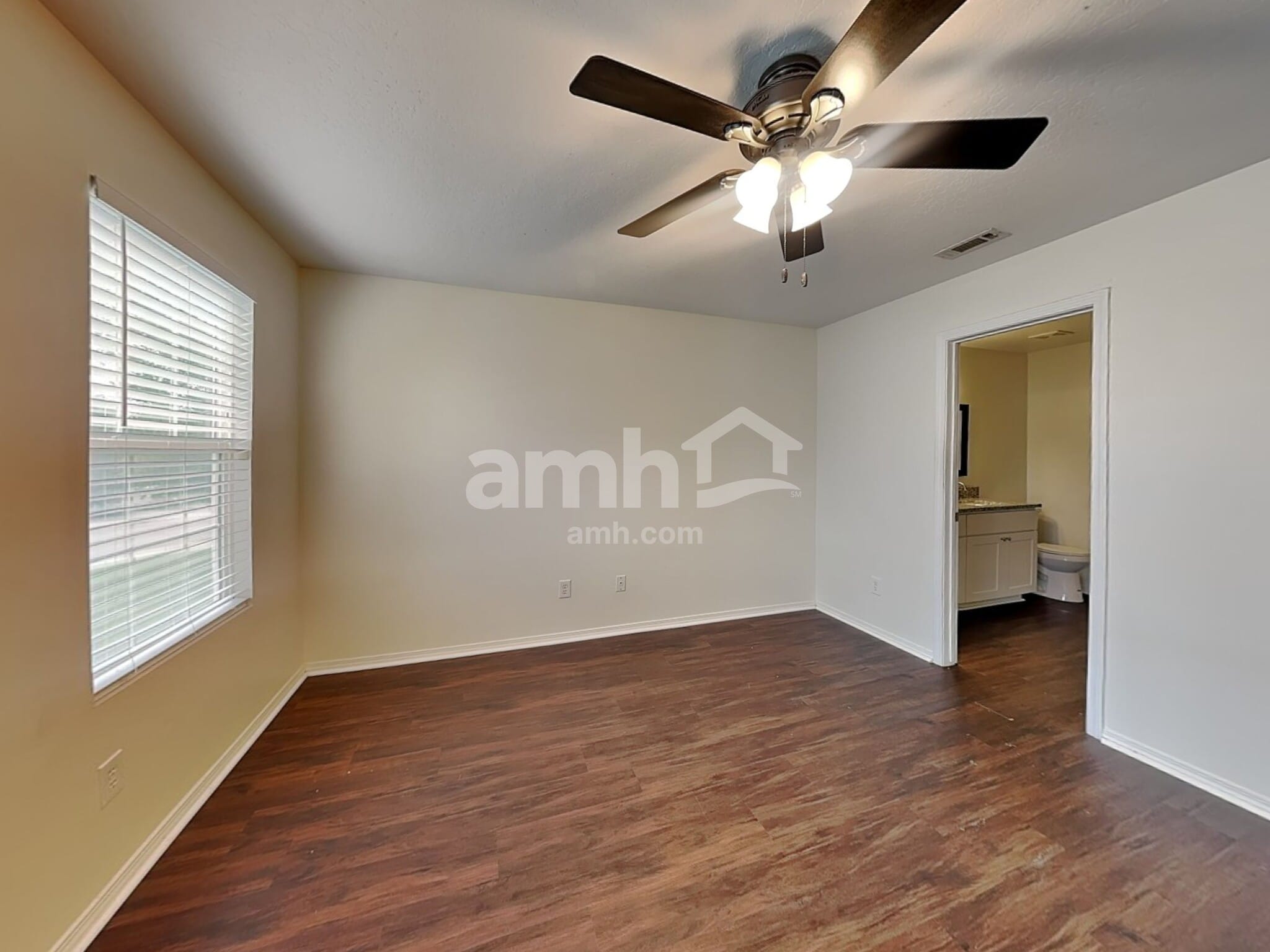Building Photo - 9516 W Portola Dr