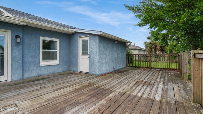 Building Photo - 205 N Macarthur Ave