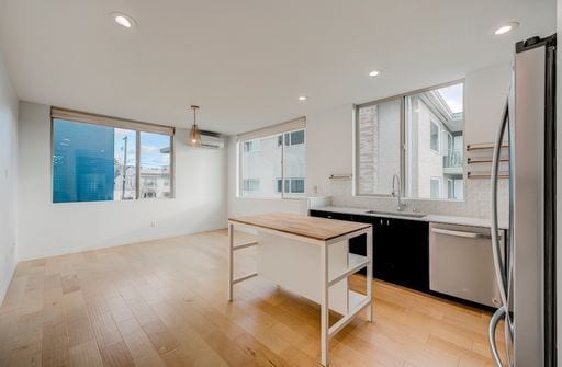 Building Photo - Stunning Modern 2 Bedroom Townhome in Ballard! AVAILABLE January 10th!