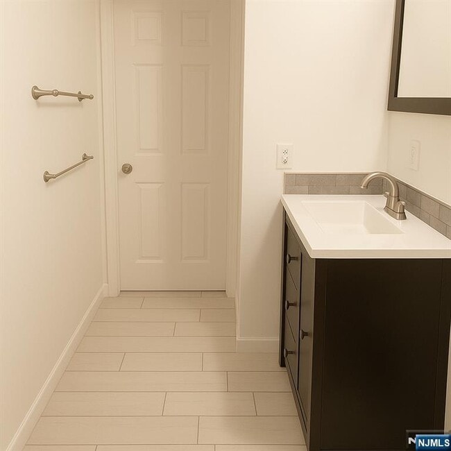 Building Photo - 28 Cliff Dr