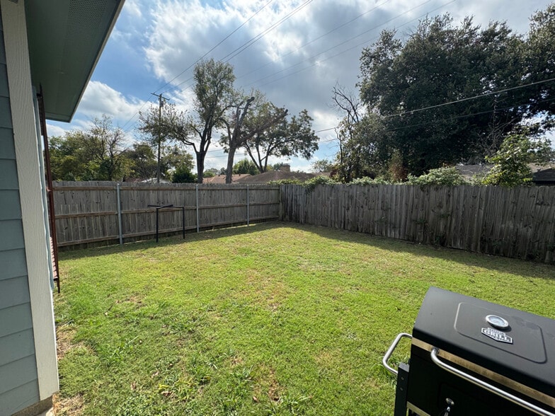 Building Photo - 2701 Easter Ave