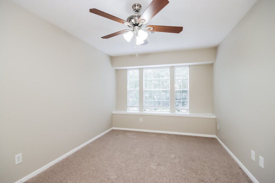 Building Photo - 31107 Perlican Dr