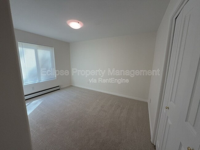 Building Photo - 714 E Harbor Cir