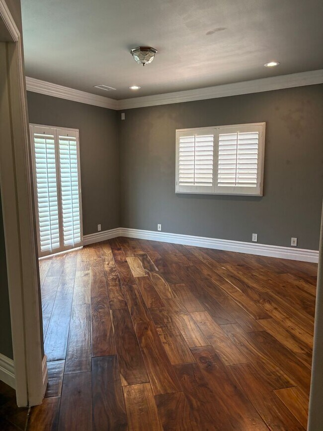 Building Photo - Spectacular-Remodeled 4-Bedroom Home with Pool, Spa, + 600 sqft Bonus Space in lovely Sylmar neig...