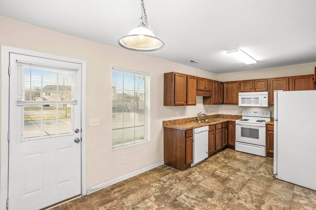 Building Photo - 1355 Macedonia Dr