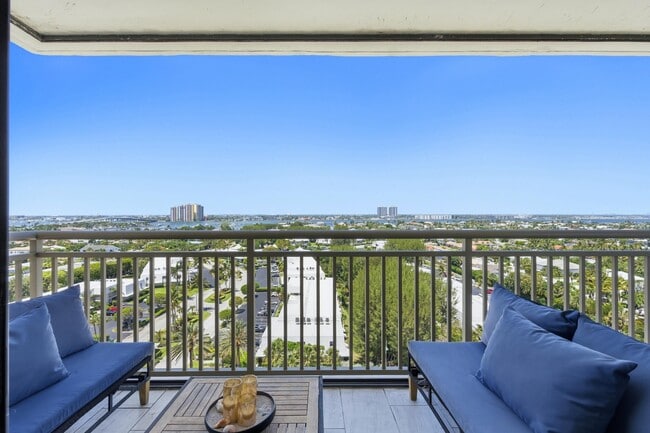 Building Photo - 3400 N Ocean Dr