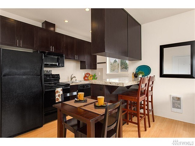 Building Photo - 1820 24th Ave