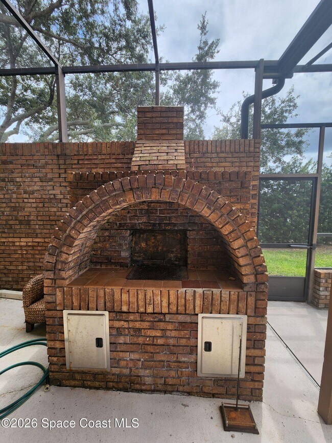 Building Photo - 649 Woodbridge Dr