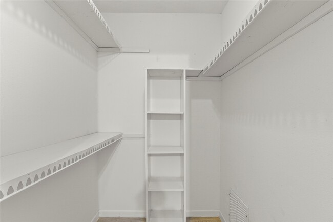 Building Photo - 16310 Cavendish Dr