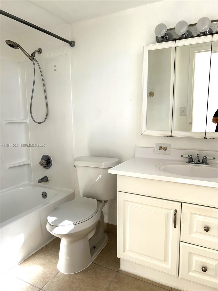 Building Photo - 16919 N Bay Rd