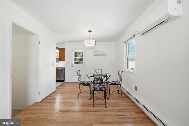 Building Photo - 311 S Buckmarsh St