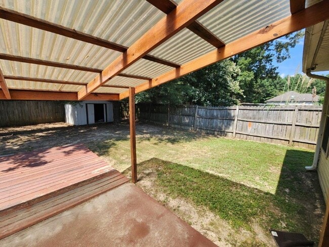 Building Photo - 701 Hidden Forest Dr