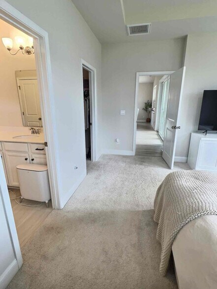 Building Photo - 353 Cattle Dr Cir