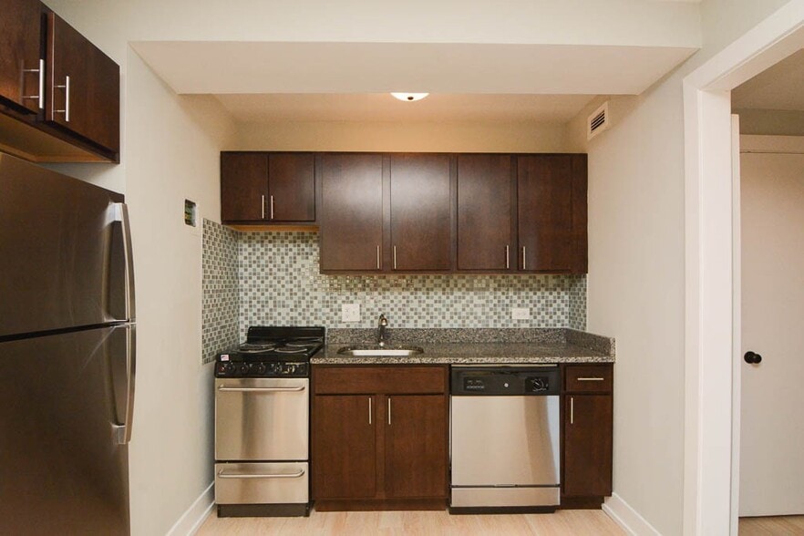 Building Photo - 450 W Wellington Ave