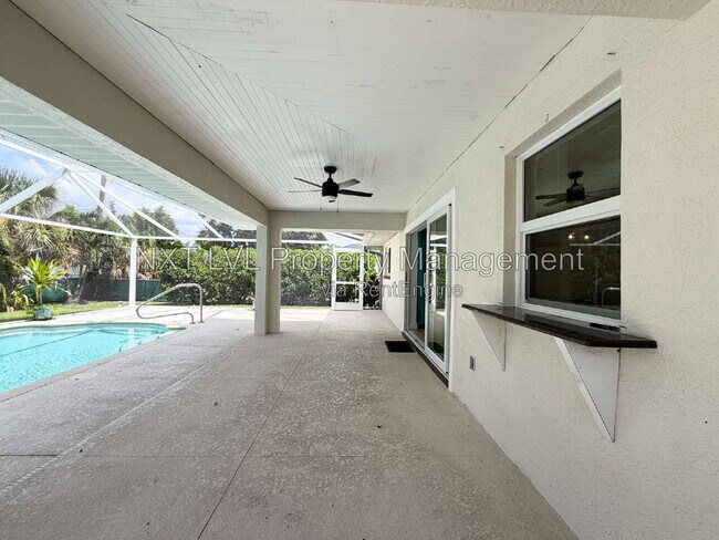 Building Photo - 631 SW 12th St
