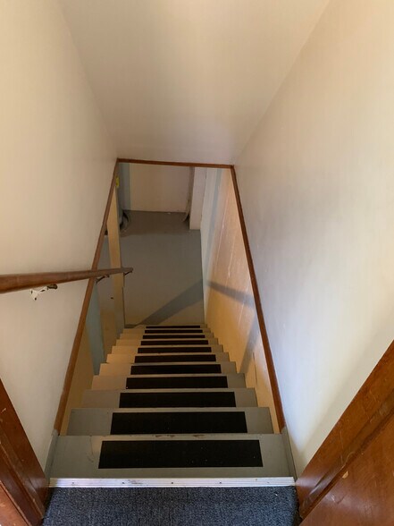 Building Photo - 2105 De Hoop Ave