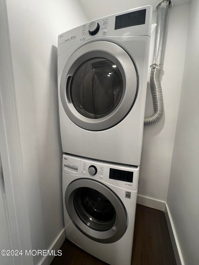 Building Photo - 255 Hollywood Ave