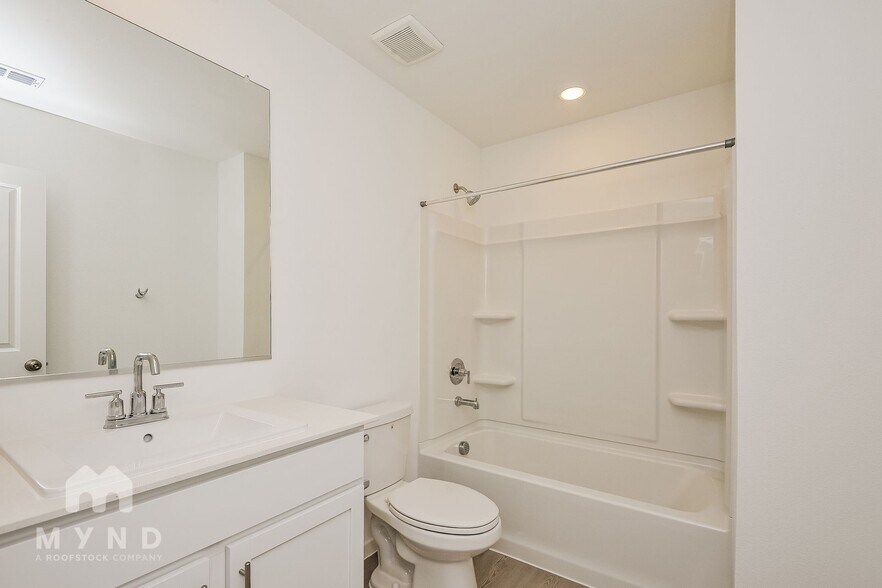 Building Photo - 2720 Mistwood Dr