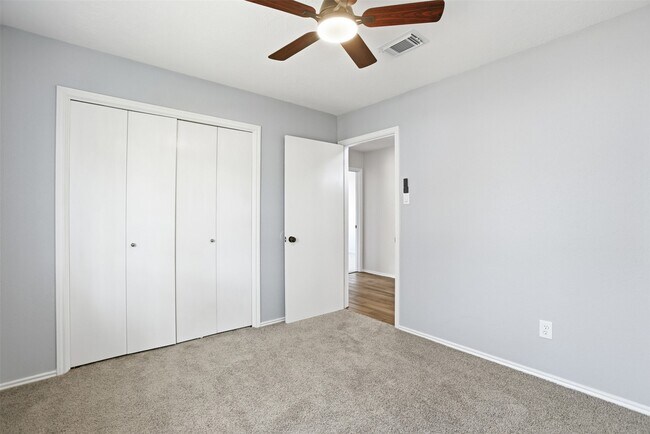 Building Photo - 7235 Battle Hills Dr