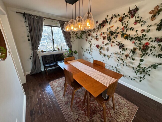 Building Photo - 1 or 2 bedrooms available