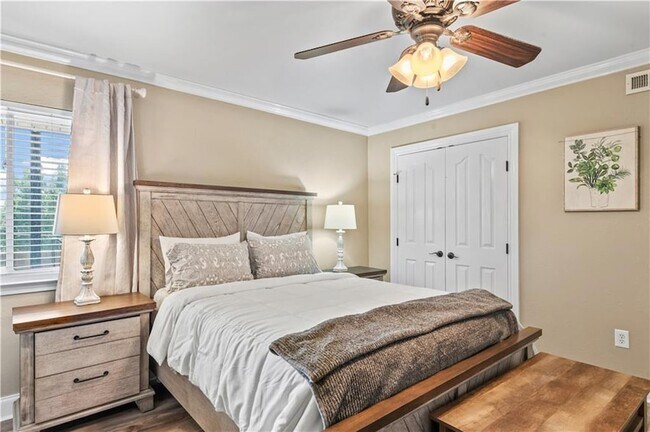 Building Photo - 500 Lake Marina Dr