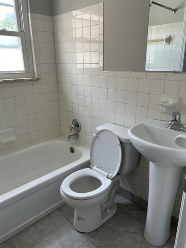 Building Photo - 4809 Saddlebrook Ln