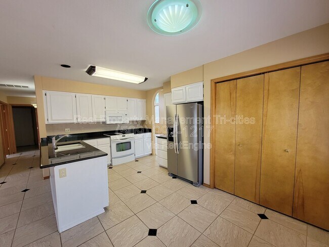 Building Photo - 2918 S Ledbetter Pl
