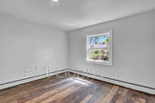 Building Photo - 2 Spurwoods Ln