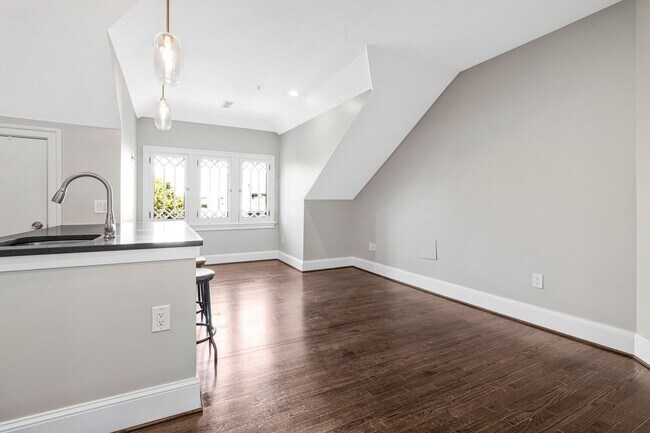 Building Photo - 3324 18th St NW