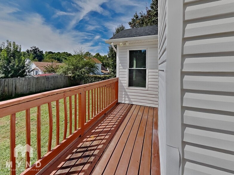 Building Photo - 2209 Maybrook Dr